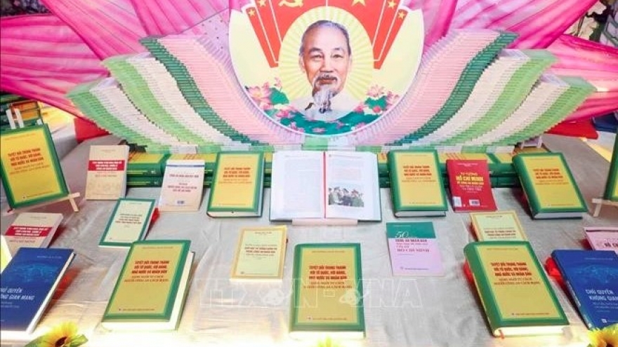 Party chief’s new book spotlights Vietnam’s public security officers