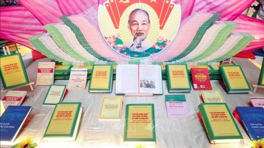 Party chief’s new book spotlights Vietnam’s public security officers