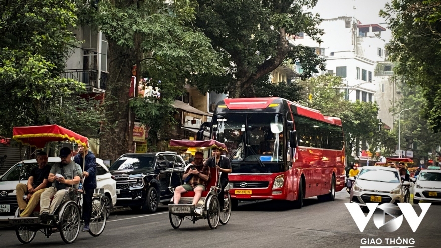 Từ 1/3 cấm xe trên 16 chỗ vào phố cổ: Hà Nội sẵn sàng chưa?