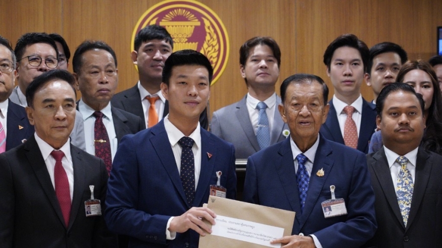 Phe đối lập tại Thái Lan đệ trình kiến nghị thảo luận bất tín nhiệm Thủ tướng