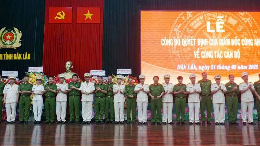 11 lãnh đạo, chỉ huy công an tỉnh Đắk Lắk nghỉ hưu trước tuổi