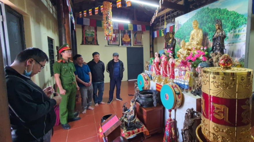 Cặp vợ chồng "hỗ trợ tu hành nhanh đắc đạo" lừa đảo gần 100 tỷ đồng