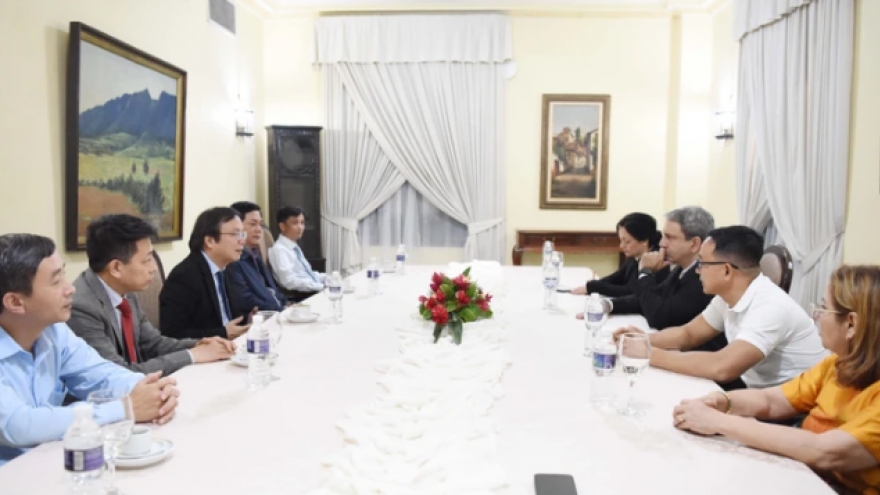 Vietnam, Cuba strengthen cooperation in education publishing