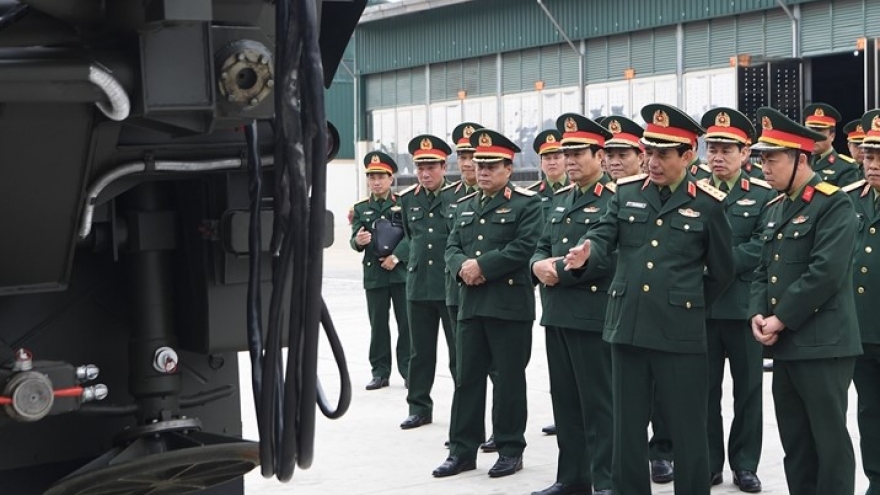 Bộ trưởng Bộ Quốc phòng kiểm tra công tác sẵn sàng chiến đấu
