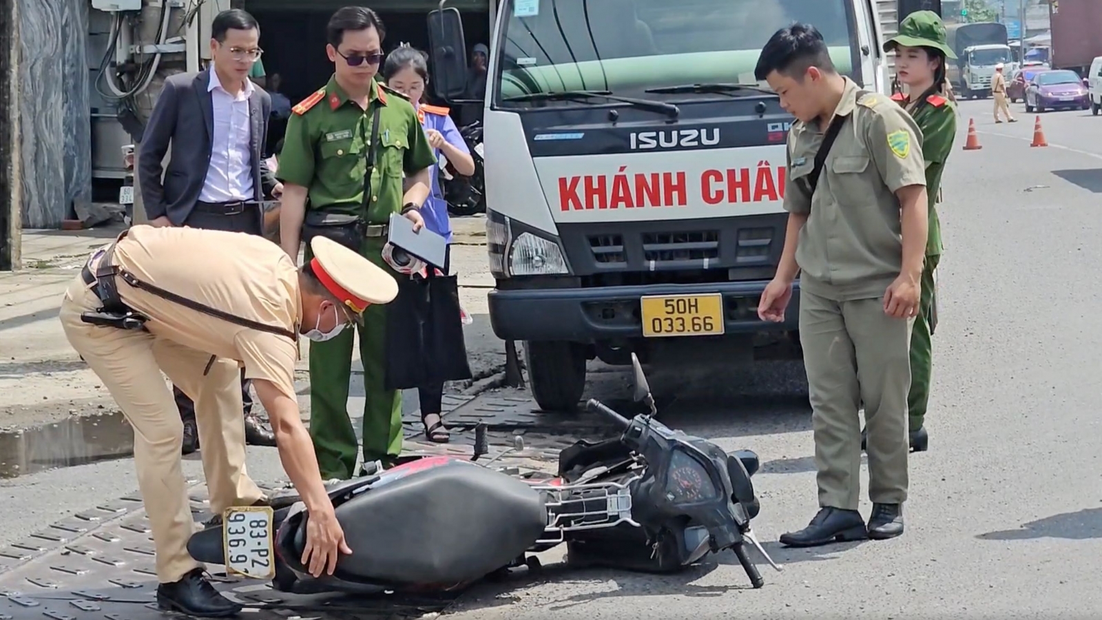 Thông tin mới nhất vụ xe tải chèn qua người lái xe máy 2 lần