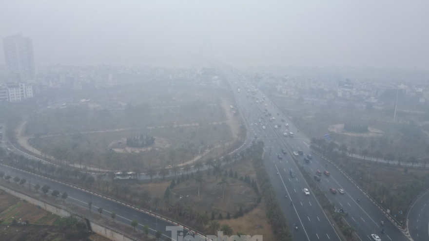 Hanoi enveloped in thick fog and drizzle