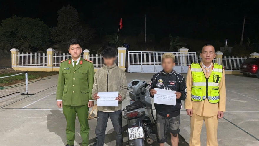 Triệu tập 2 thanh niên cầm dao quắm lạng lách, đánh võng trên quốc lộ 6
