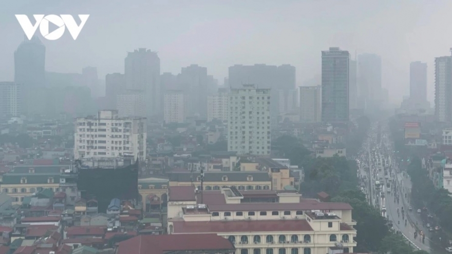 Hanoi engulfed in spell of drizzle and fog