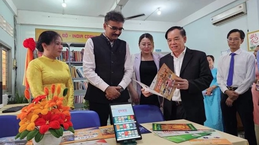 “India corner” opens at Ben Tre library, one of 20 in southern Vietnam