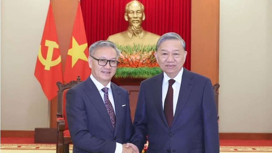 Party chief receives Lao Minister of Foreign Affairs