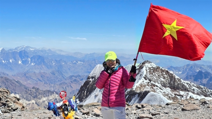 Vietnamese woman conquers highest mountain in the Americas