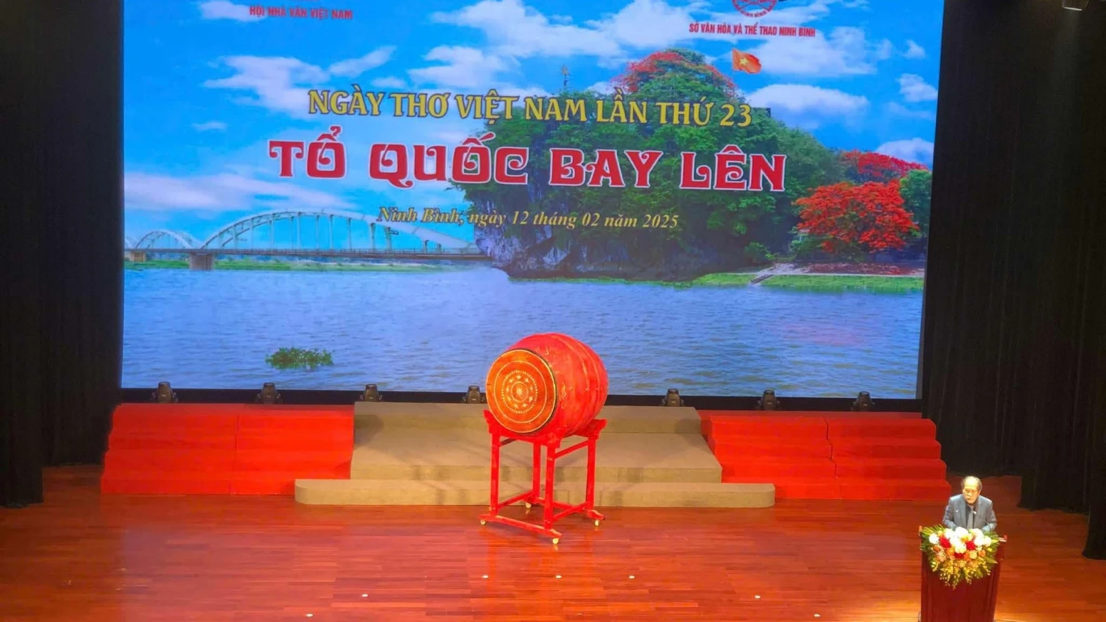 Đêm thơ Nguyên Tiêu tại Ninh Bình: Ấn tượng với bài thơ của cựu chiến binh Mỹ