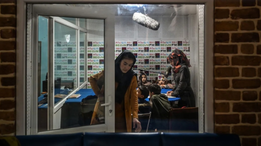 Taliban cho phép 2 đài phát thanh tại Afghanistan hoạt động trở lại