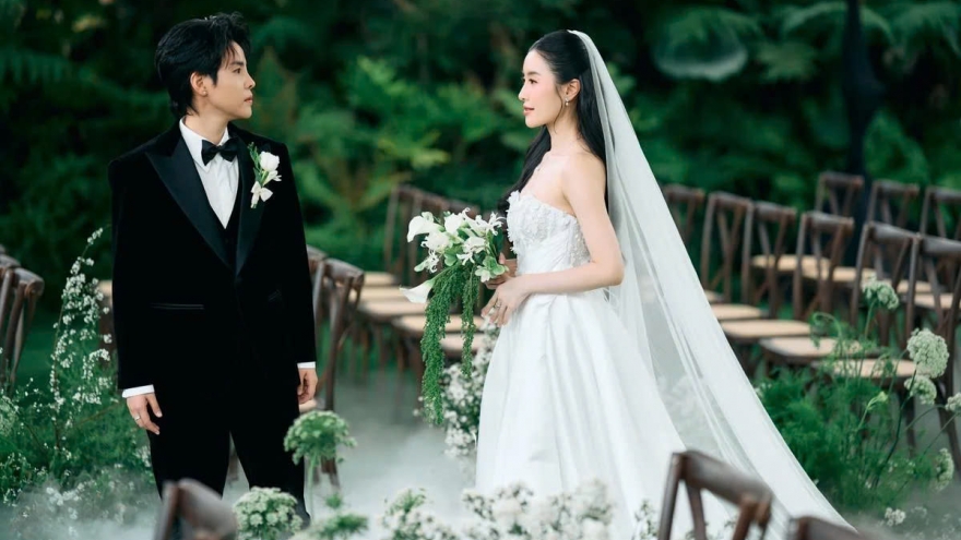 Vũ Cát Tường diện suit, cô dâu "Bí đỏ" khoe vẻ đẹp trong veo tại lễ cưới