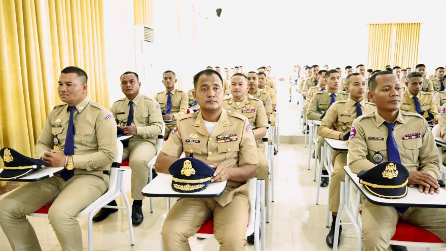 Campuchia xem xét điều sĩ quan cảnh sát vi phạm kỷ luật ra biên giới công tác