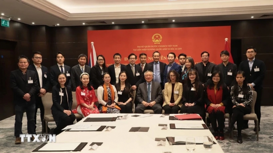Trí thức Việt kiều ở Anh tư vấn chính sách phát triển trung tâm tài chính quốc tế