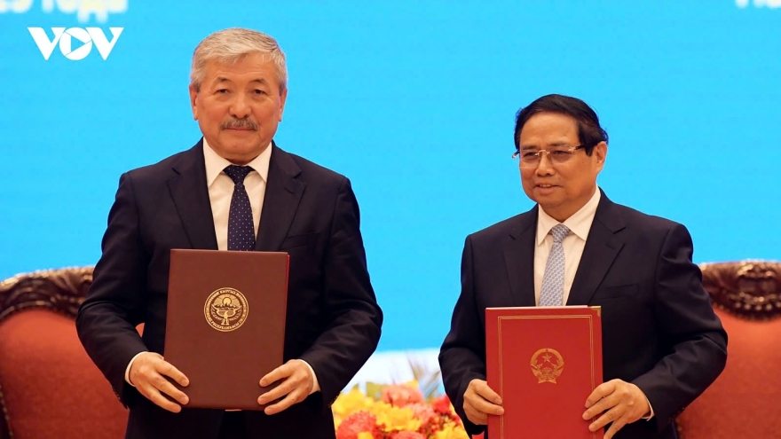 Kyrgyz Prime Minister Adylbek Kasimalyev’s two-day Vietnam visit in photos