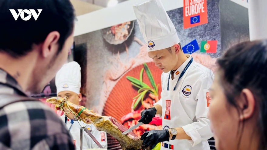 Savouring multinational dishes at Food & Hospitality Hanoi 2025
