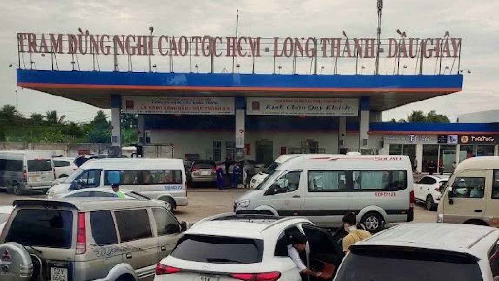 Xử phạt hơn 400 triệu đối với cây xăng trên cao tốc TP HCM - Dầu Giây