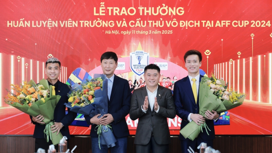 LPBank trao thưởng cho Huấn luyện viên trưởng và cầu thủ vô địch AFF CUP 2024