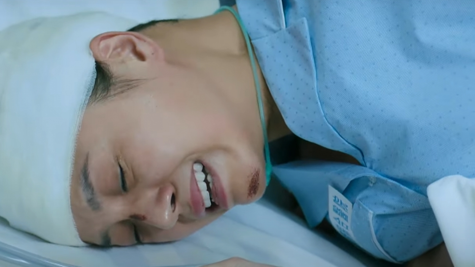 Khán giả bức xúc khi Thu Quỳnh gặp bi kịch chồng chất trong "Cha tôi, người ở lại"