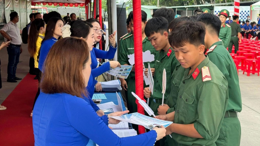 Shark Lê Đăng Khoa truyền lửa cho thanh niên xuất ngũ: "Hãy tự tin chọn nghề!"