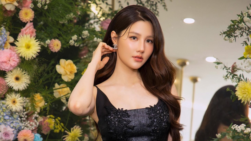 Sắc vóc Diễm My 9X sau khi sinh con đầu lòng