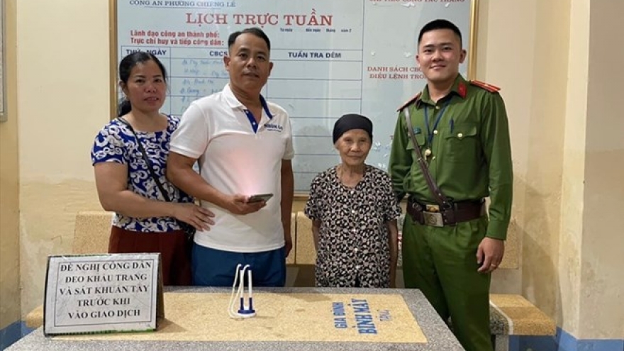 Cụ bà 76 tuổi đi lạc hơn 10km ở Hà Nội