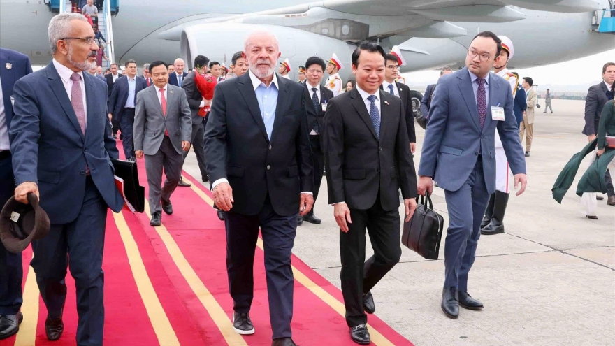Brazilian President Lula da Silva arrives in Hanoi for state visit to Vietnam