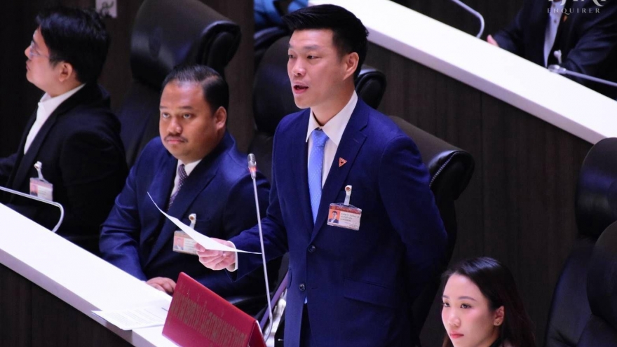 Nghị trường Thái Lan nóng khi bắt đầu phiên điều trần bất tín nhiệm Thủ tướng
