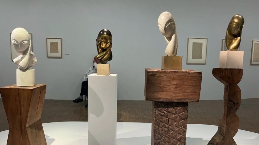 Photo exhibition of Romanian sculptor’s works to open in Hanoi