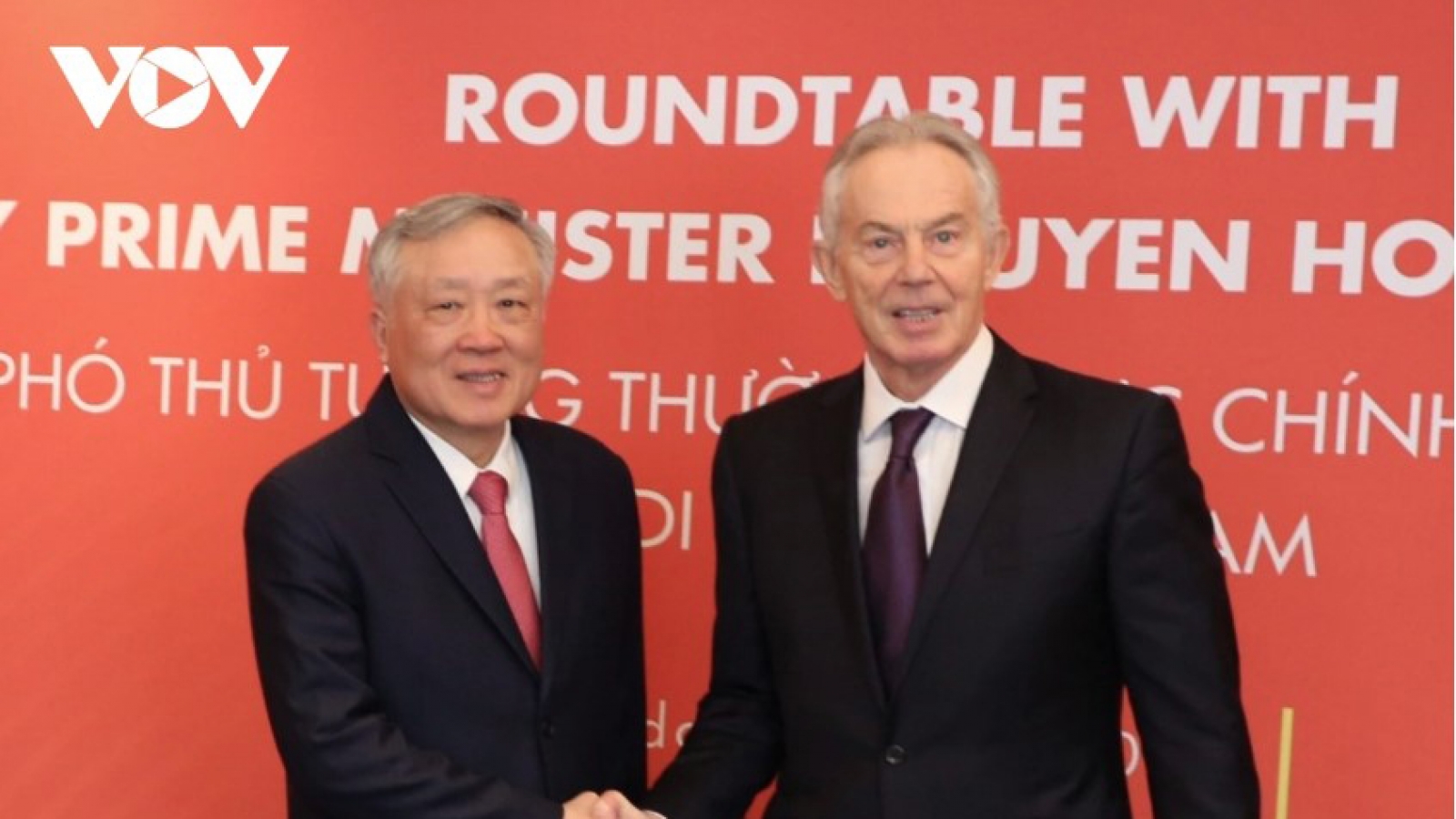 Deputy PM Nguyen Hoa Binh meets former UK Prime Minister
