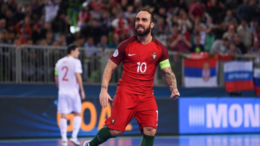 Clip: Màn trình diễn siêu đẳng của Ricardinho ở giải futsal châu Âu