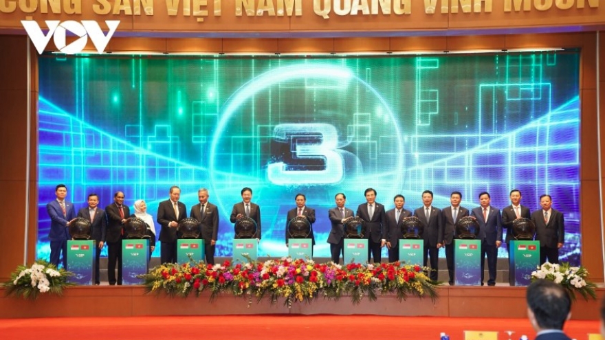Vietnamese, Singaporean PMs attend VSIP Thai Binh groundbreaking ceremony