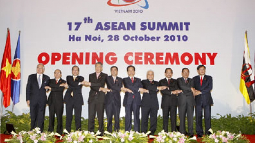 Thắm tình hữu nghị đặc biệt Việt - Lào