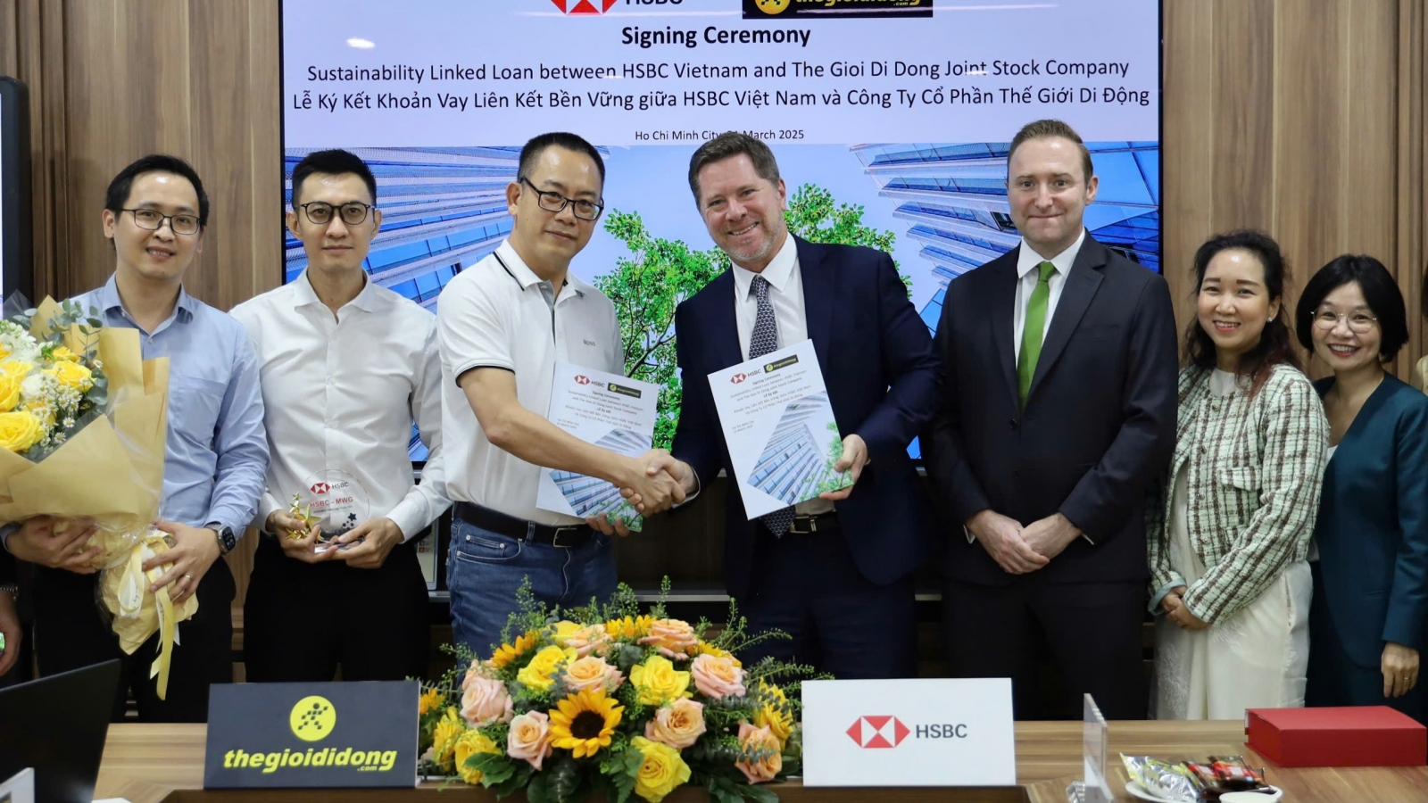 HSBC, Mobile World ink sustainability-linked trade agreement