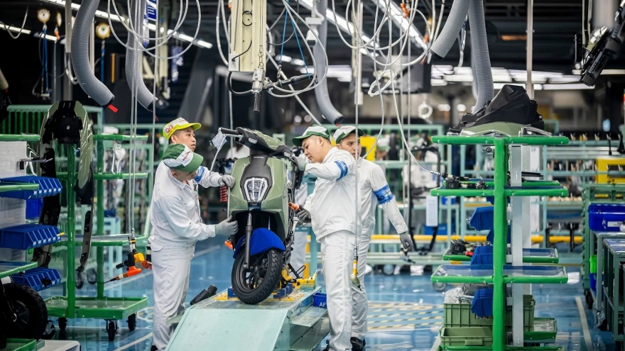 Honda rolls out first electric scooter ICON e: in Vietnam