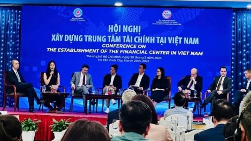 Vietnam develops roadmap for establishing international financial centre