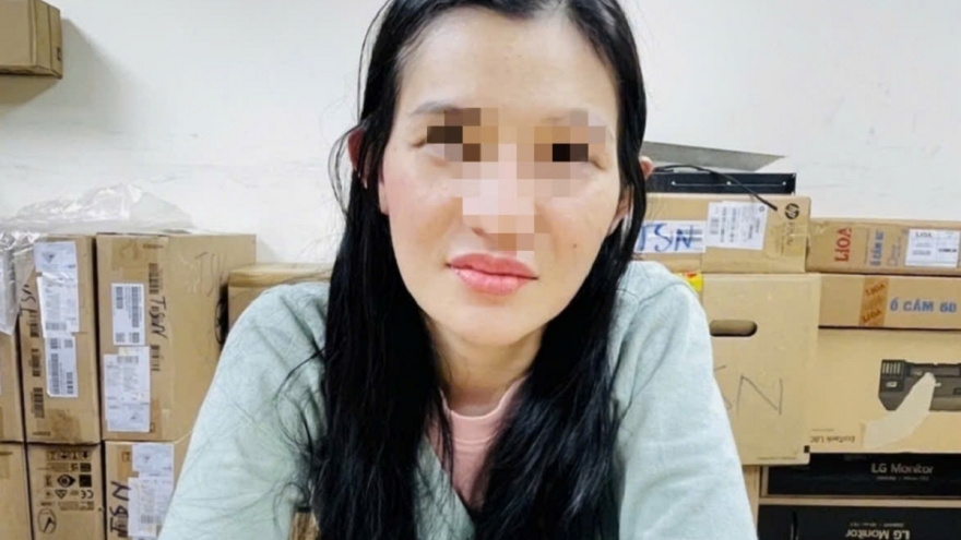 Đối tượng bị truy nã đặc biệt bị bắt khi vừa xuống máy bay