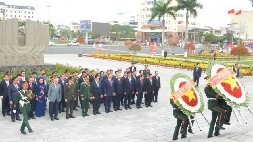 Party leader pays tribute to heroic martyrs in Da Nang