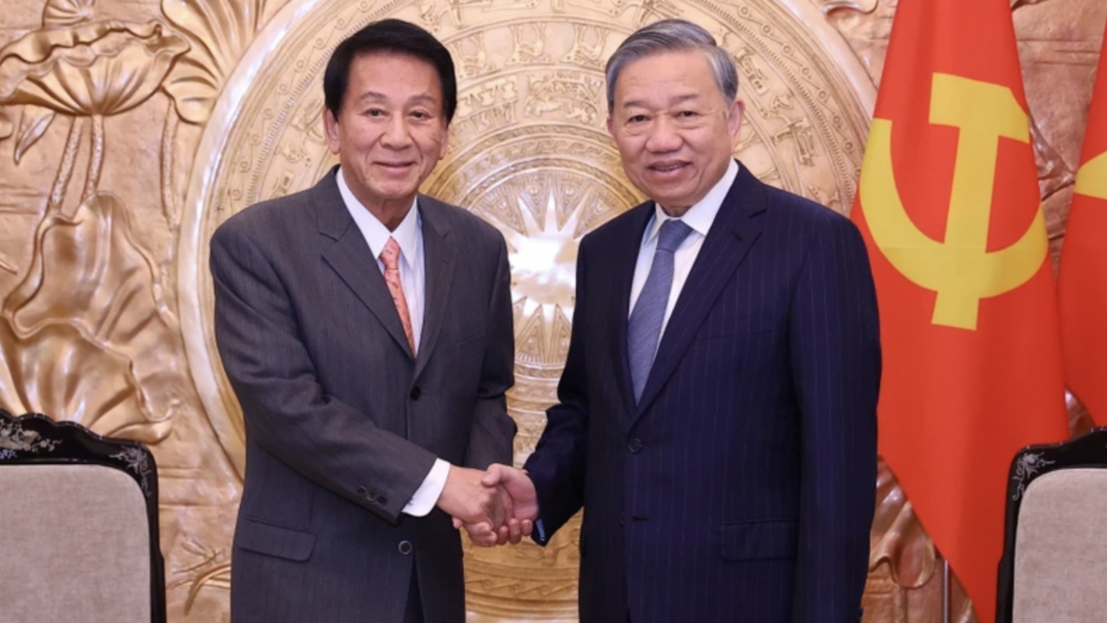 Party chief praises former special ambassador for helping strengthen Vietnam-Japan ties