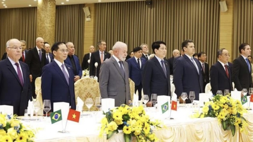 Vietnamese President hosts banquet in honour of Brazilian counterpart