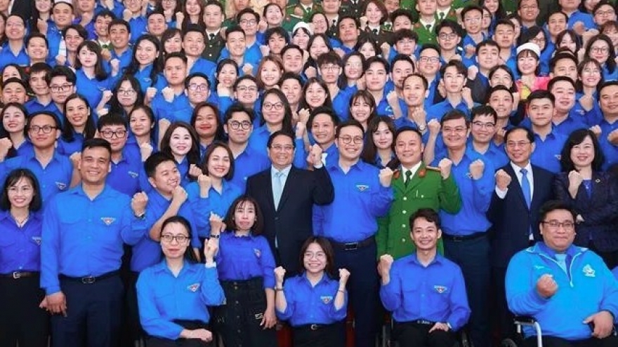 PM requests youth to pioneer in sci-tech development