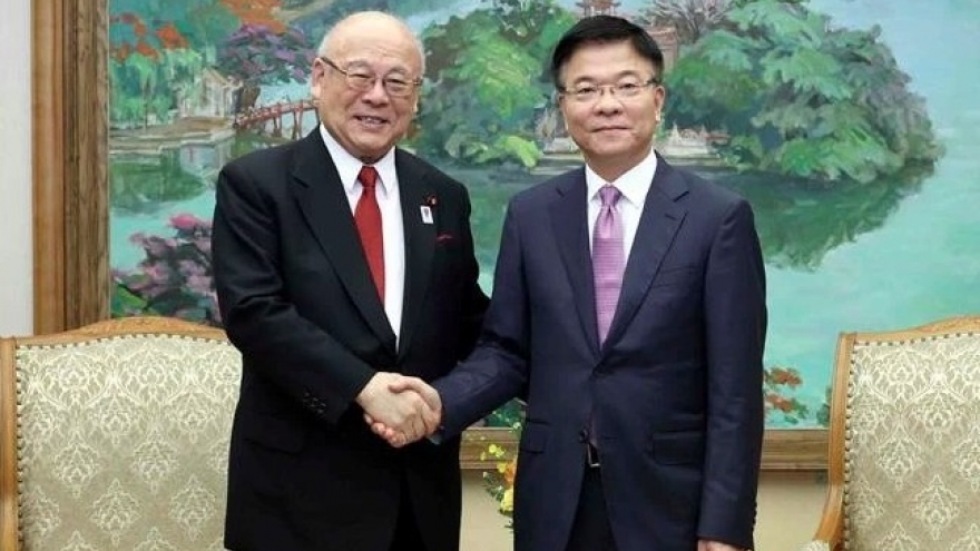 Vietnam, Japan agree to continue promoting university project