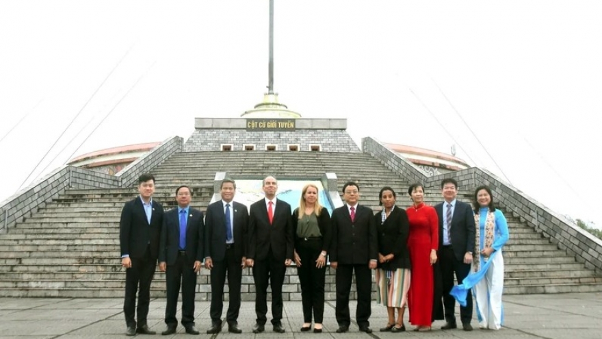 Cuban delegation visits Quang Tri, boosting Vietnam-Cuba friendship