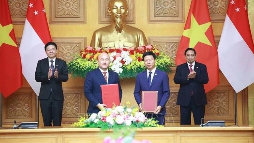 Singaporean PM concludes official visit to Vietnam