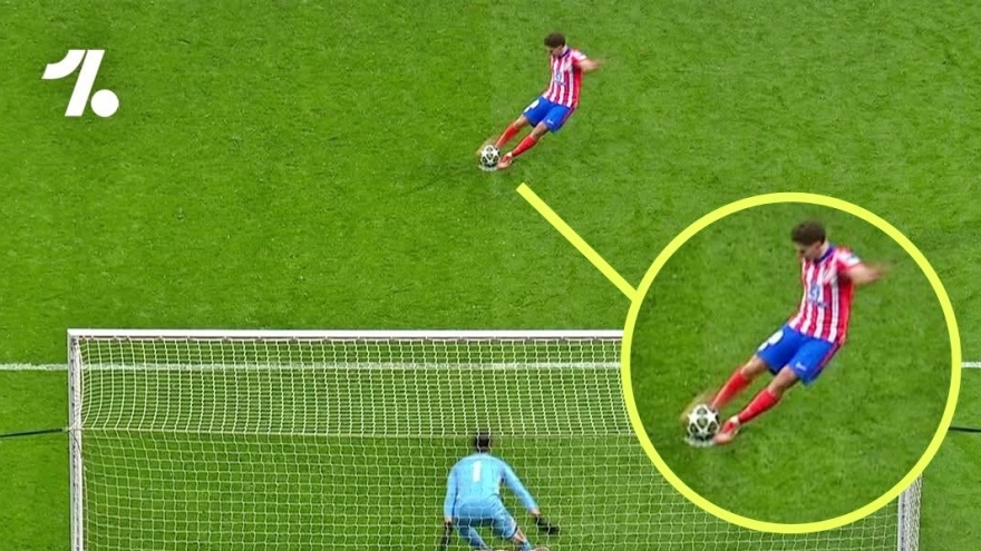 Tình huống Julian Alvarez khiến Atletico Madrid bị loại đau đớn khỏi Cúp C1 châu Âu