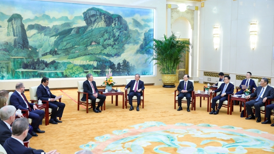 Thủ tướng Trung Quốc gặp chính trị gia Mỹ đầu tiên thăm từ khi ông Trump nhậm chức