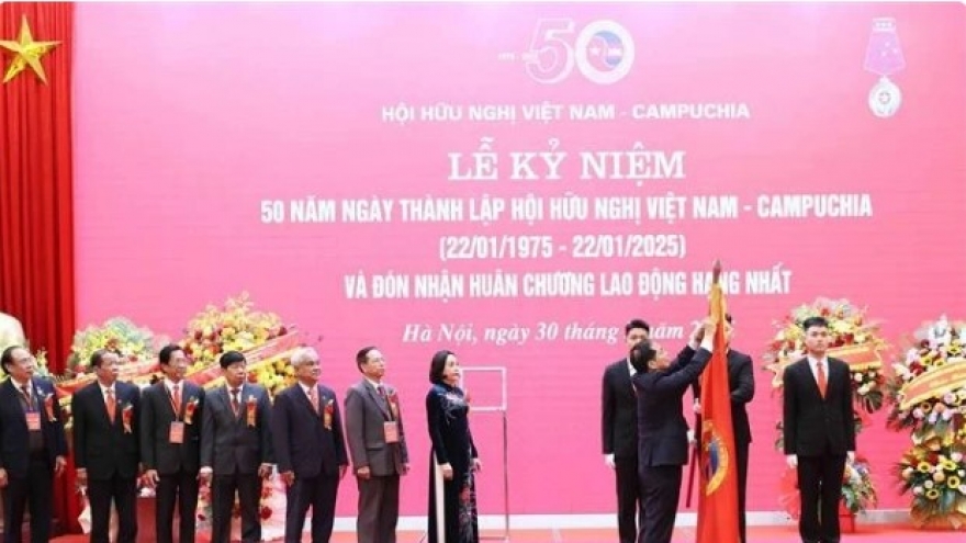 First-class Labour Order bestowed upon Vietnam-Cambodia Friendship Association