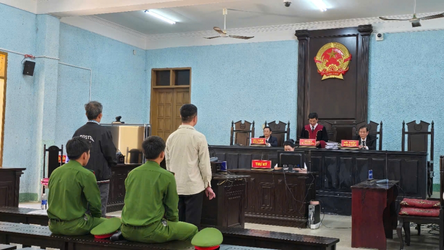 Hối lộ 70 triệu đồng, cả nguyên đơn và cựu thẩm phán cùng hầu tòa